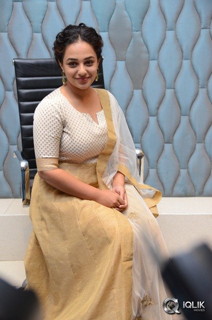 Nithya-Menen-At-100-Days-of-Love-Movie-Release-Date-Press-Meet